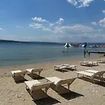 Goldy Vilă *
